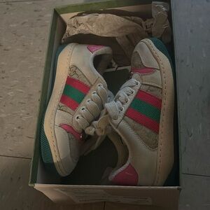 Gucci sneakers worn ONCE , size 27